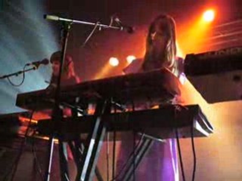 AU REVOIR SIMONE - Sad Song (Live au Point Ephémère)