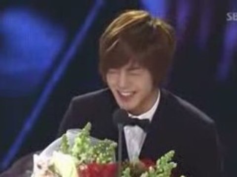 Kim Hyunjoong & Yoona @ Baeksang Arts Awards 090227