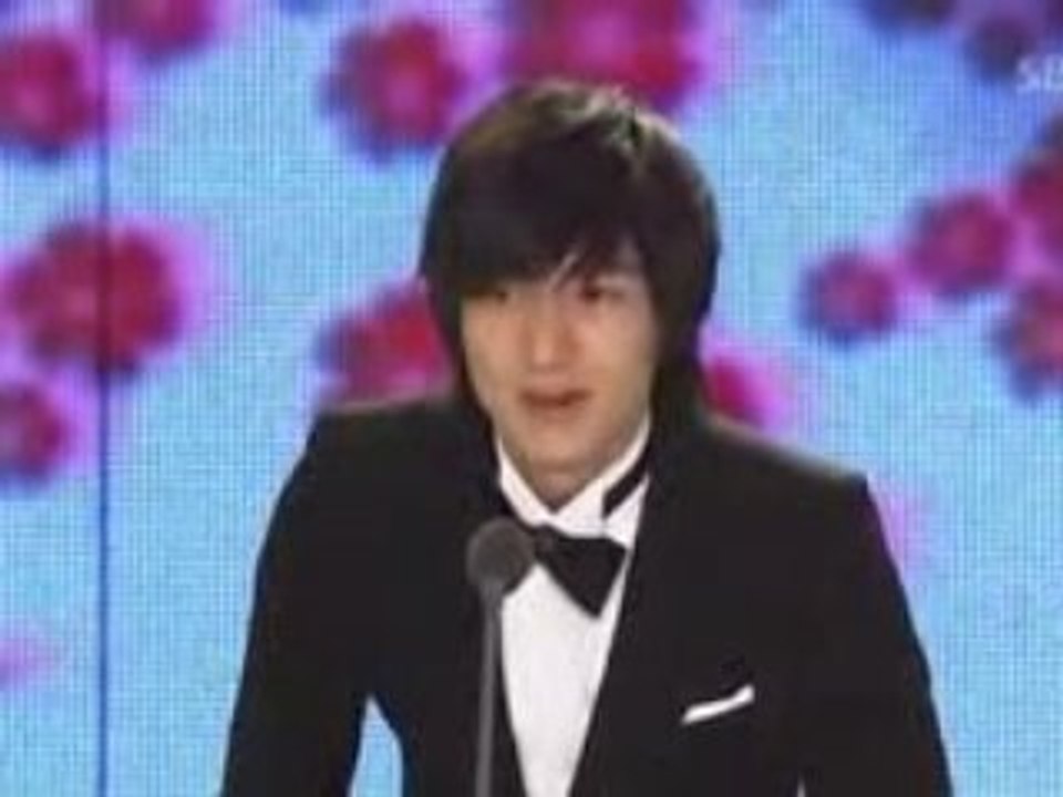 Lee Minho & Yoona @ Baeksang Arts Awards 090227