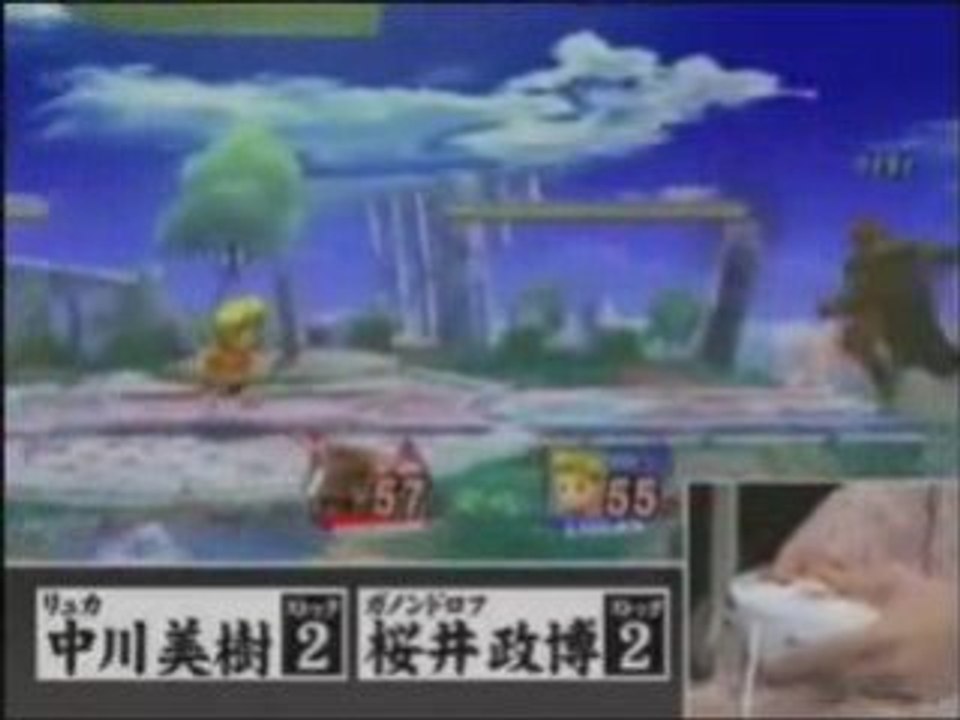 Sakurai jouant à Super Smash Bros Brawl