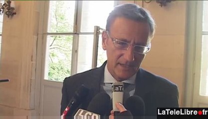 1002 RÉFORME DES INSTITUTIONS : DUR, DUR LE COMPROMIS