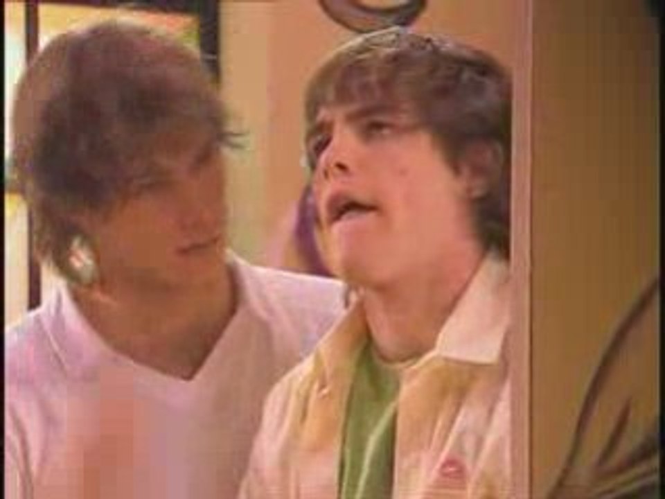 THIAGO_Y_SIM_N_ESCUCHAN_A_MAR_HABLANDO_DE_ELLOS