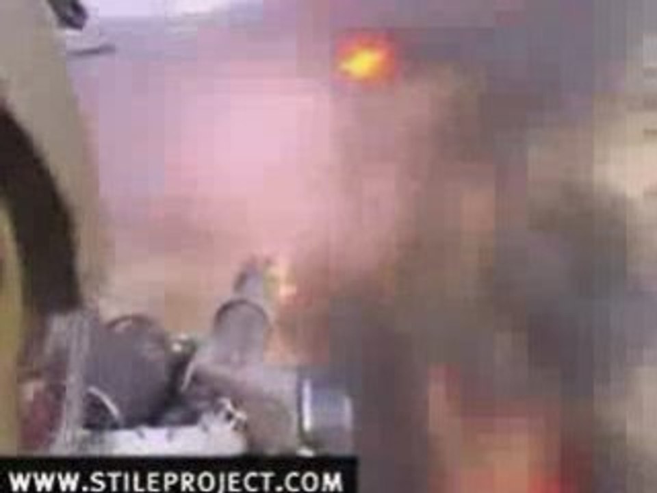 Tirs en hélicoptere a balles traçantes.