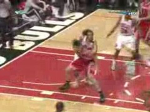 NBA Tyrus Thomas blocks Yao Ming's floater with authority.