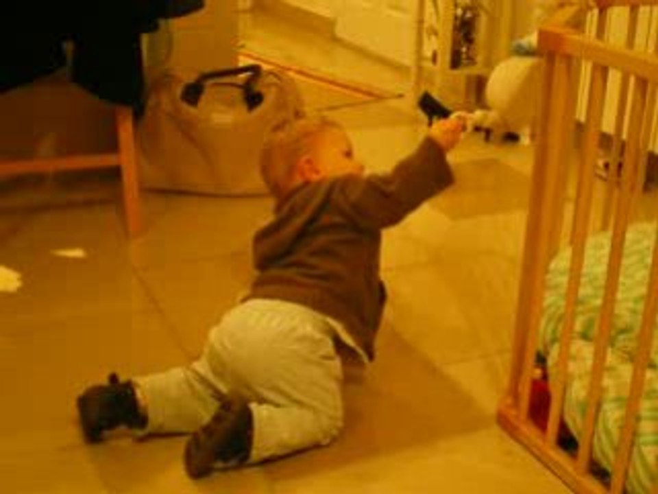 Tom fait de la musique