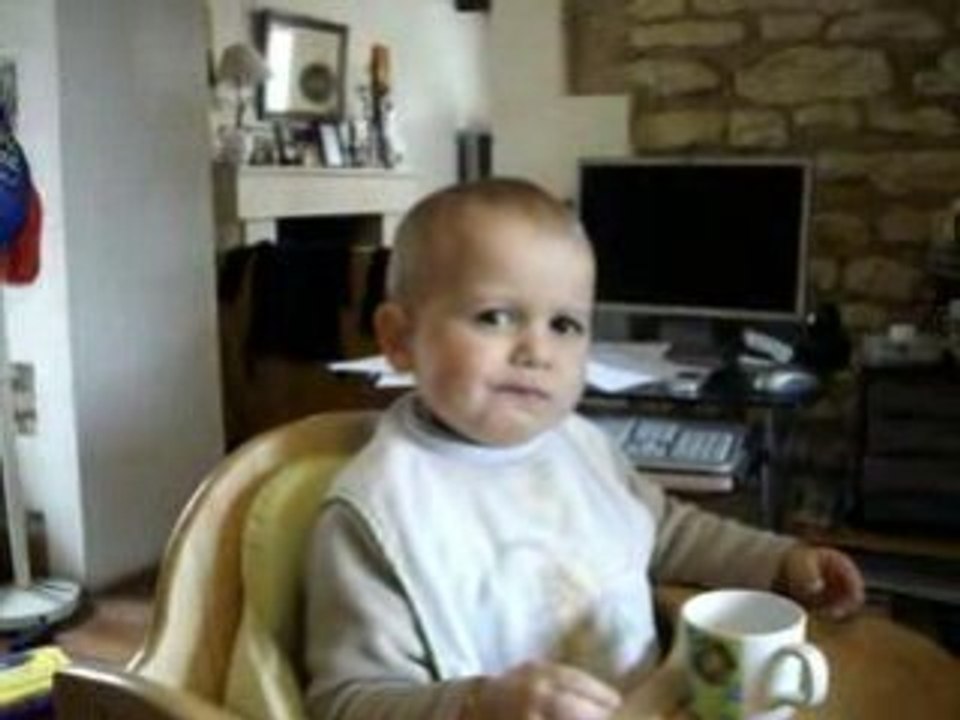 Naël goute les huitres