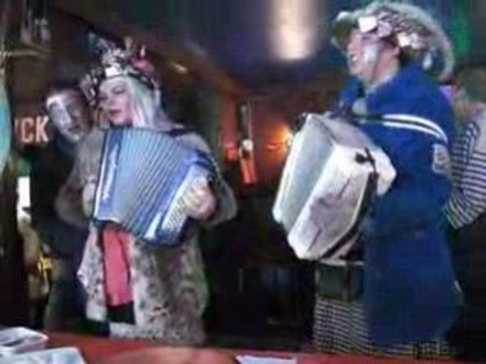 B.B et Dondon à l'accordéon