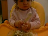 Clarisse qui mange)