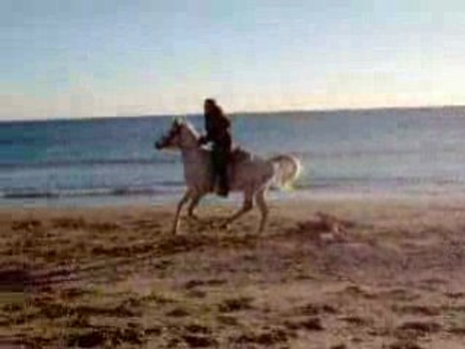 saut sur la plage