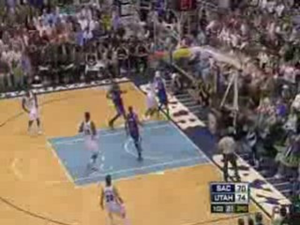 Ronnie Brewer Throws Down the Double Clutch Dunk
