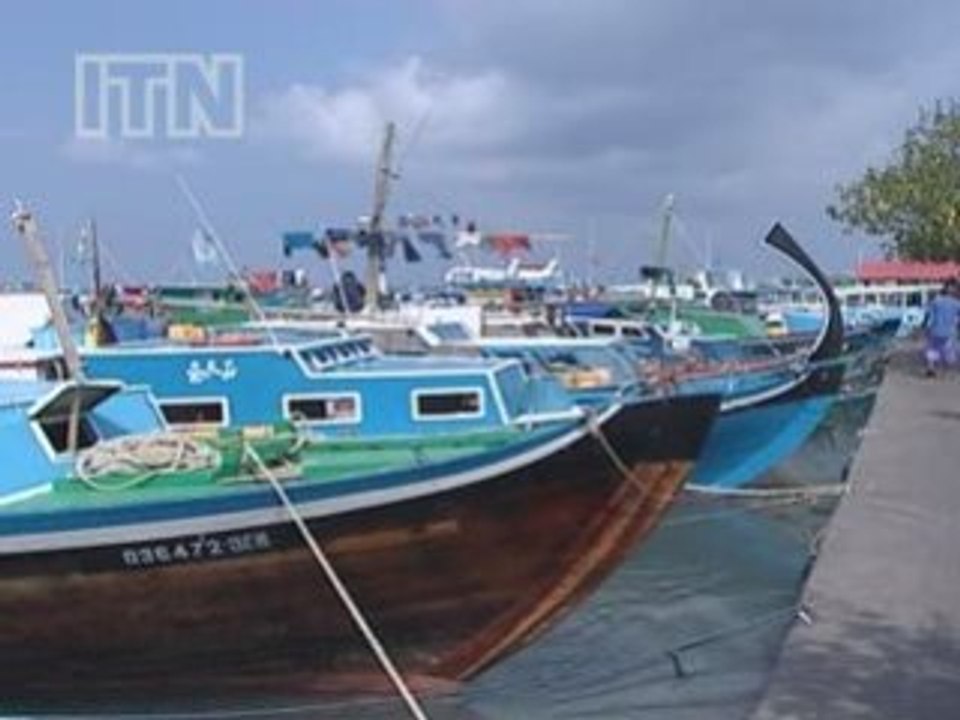 Maldives plans V8 climate group