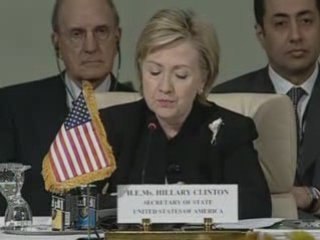 Clinton promises US aid for Gaza
