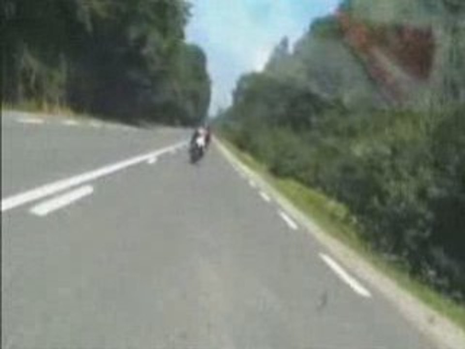 Moto r1&1100gsxr  filmé par 750 gsxr