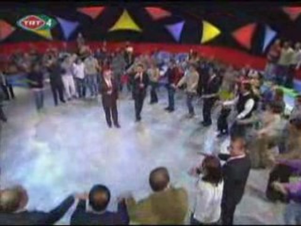 Mükerrem Kemertas-erzurum potpori halay(kavurma koydum tasa)