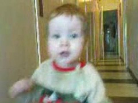 Mathias marchant tout seul