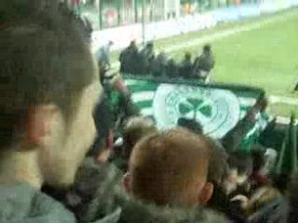Asse-olympiakos ambiance de feu apres le But d'Ilan