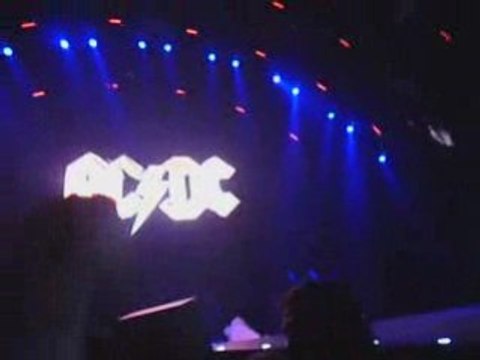 AC/DC bercy 27.02 .09 Angus Young solo avant Highway to hell