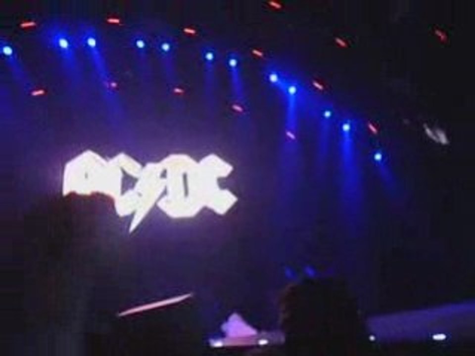 AC/DC bercy 27.02 .09 Angus Young solo avant Highway to hell