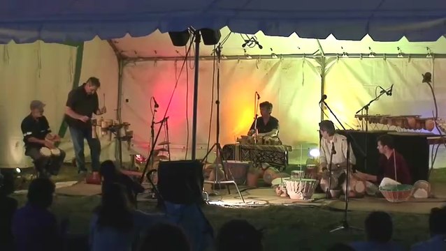 Concert de musique improvisée avec des percussion en argile Atelier Terre et Son