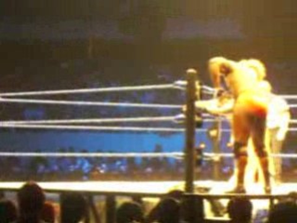 48 Smackdown Santiago Du gros en slip qui se fritte...