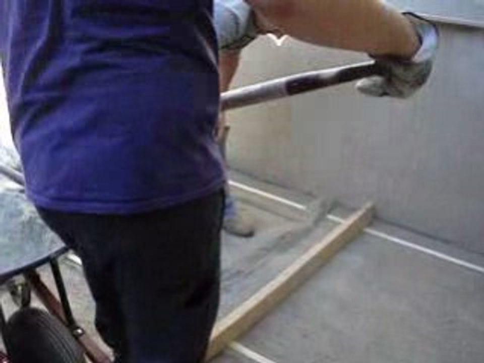 How to do screeding of sand to install interlock pavers