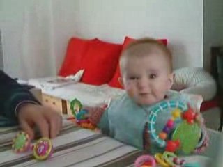 Petite louise fait sa grimace