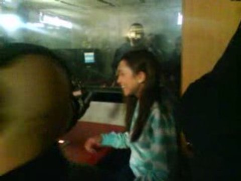 Leslie live à Planète Rap : Dédicasse au forum !