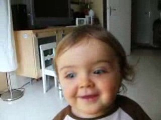 Elle marche ET elle parle!