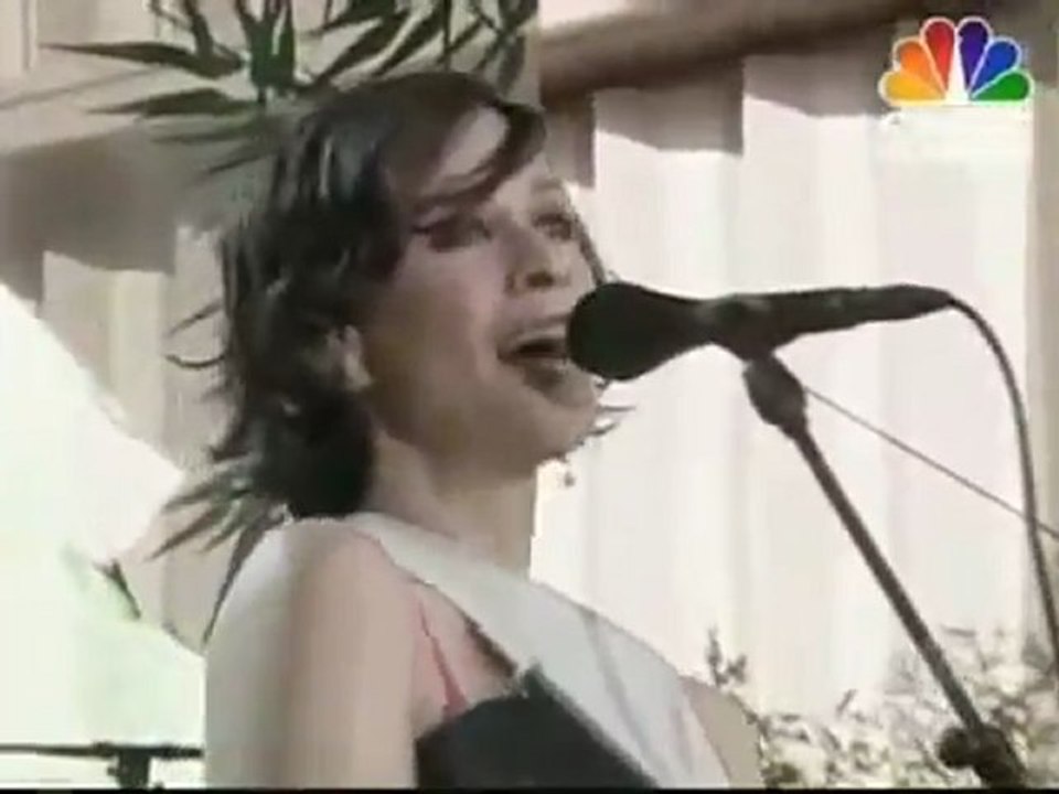ALANIS MORISSETTE - 8 EASY STEPS (live 2004)