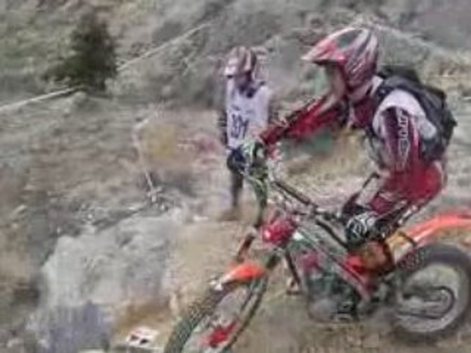 Essai moto trial dans le sud