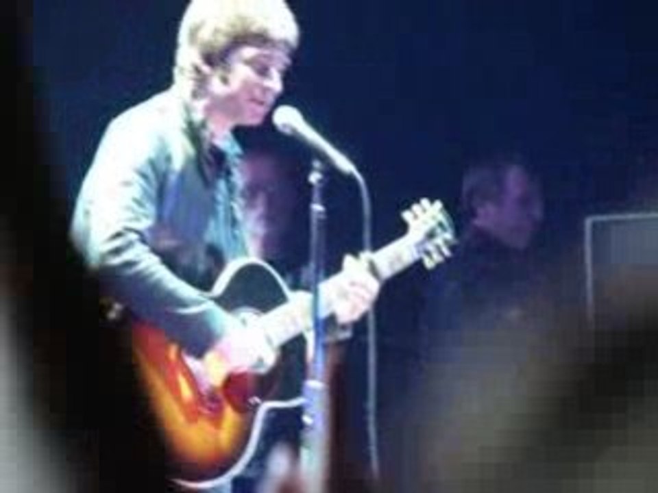 OASIS 'Don't look back in anger' accoustic @Bercy, Paris on 3/03/2009