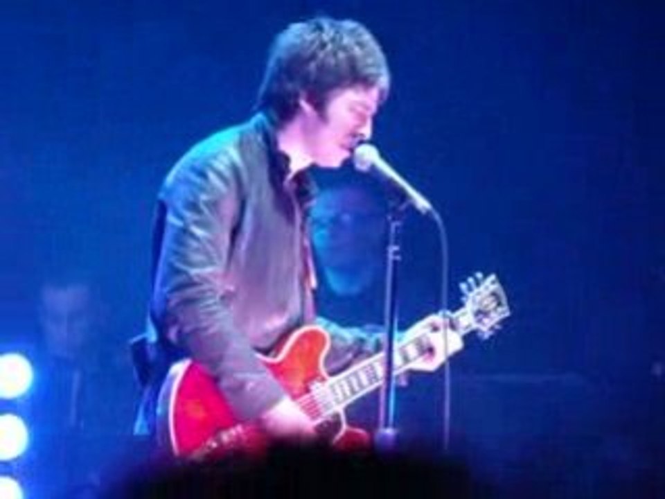 OASIS 'Falling down' @Bercy, Paris on 3/03/2009