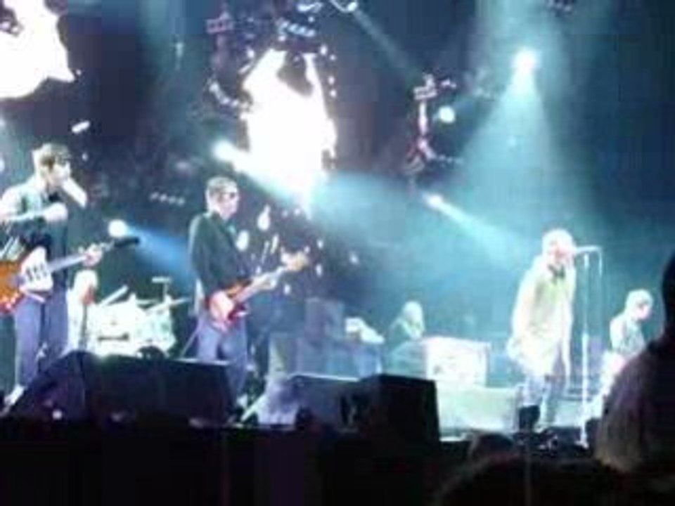 OASIS 'Fuckin in the bushes @Bercy, Paris on 3/03/2009