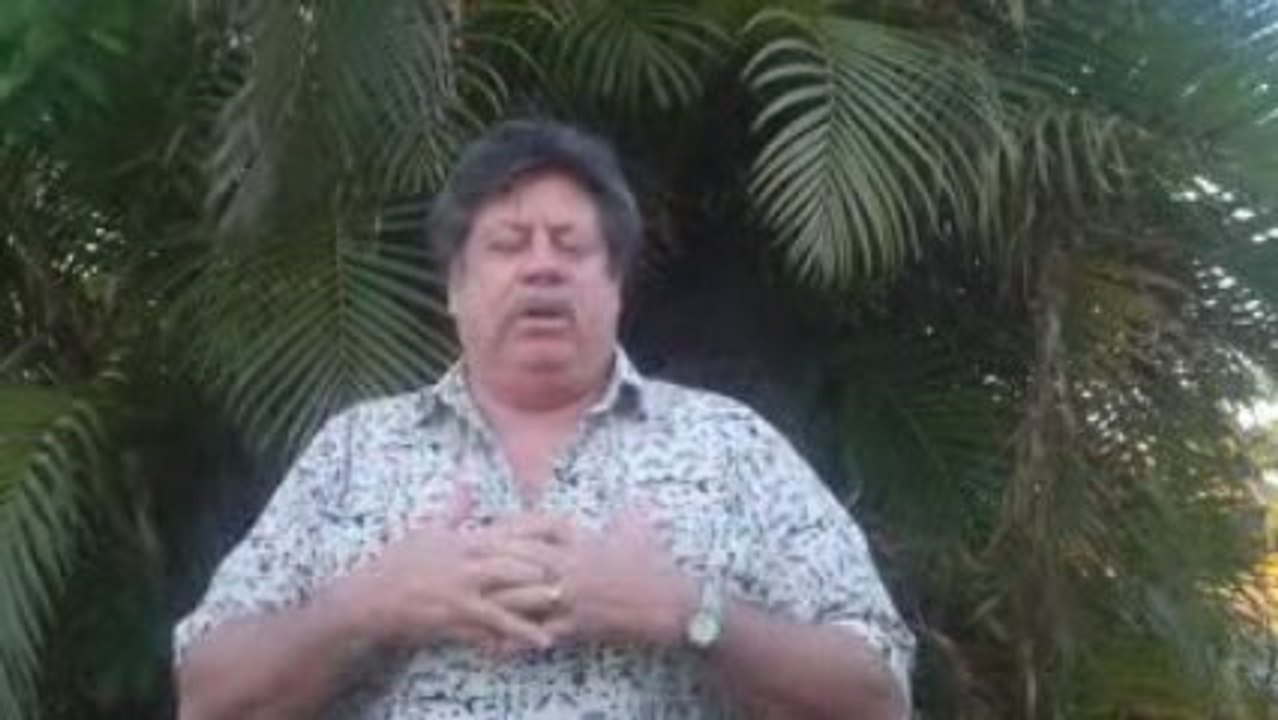 Robert welcomes visitors to site