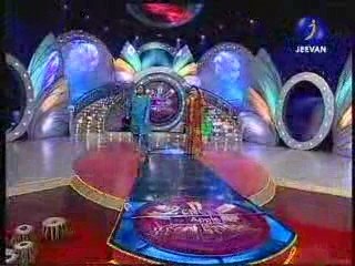 2 Crore apple Mega star - Divya in combination round