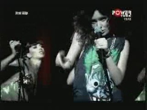 Nil Karaibrahimgil seviyorum sevmiyorum