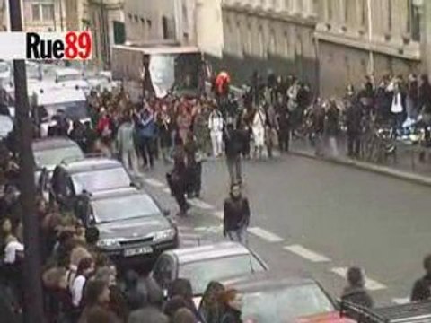 Chaîne humaine autour de la Sorbonne