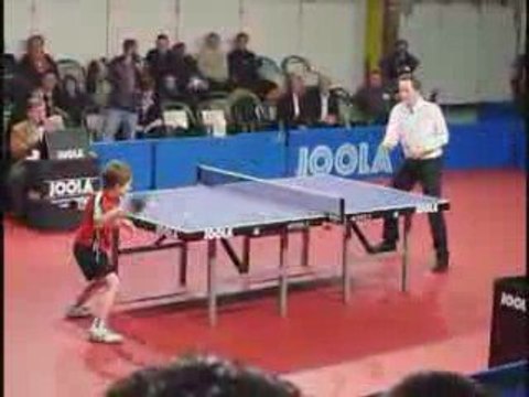 Echange de balle entre Thibaut Darcis et les frères Saive