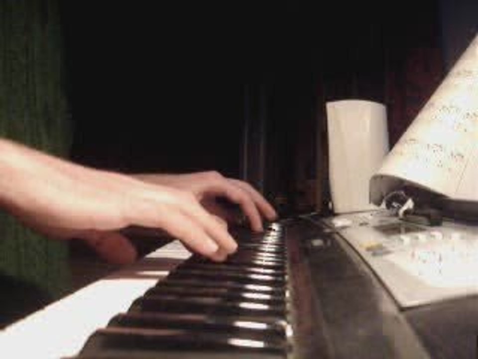 L'aventurier indochine au piano