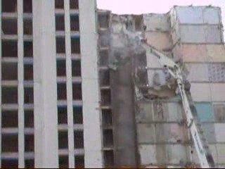 Démolition d'une tour de 14 étage