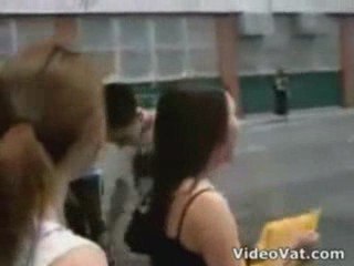 Doing up shoelaces no hands