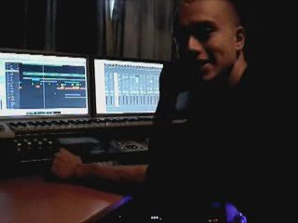 Headhunterz in studio * new*(Muzical revolution)