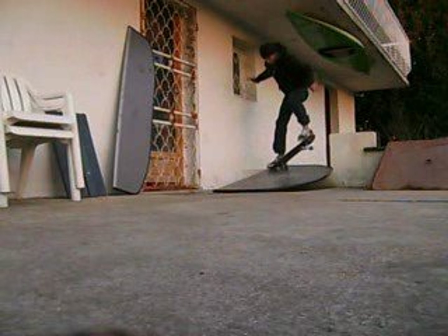 ⁣Big blunt power.s to fakie