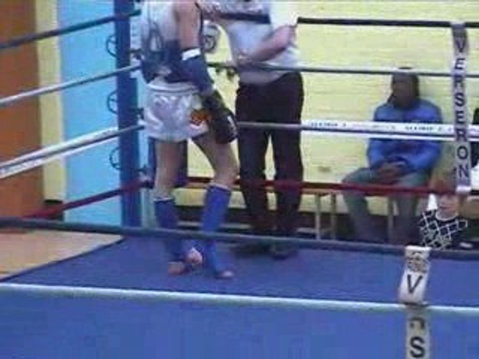 boxe thai léo 3eme combat a caen
