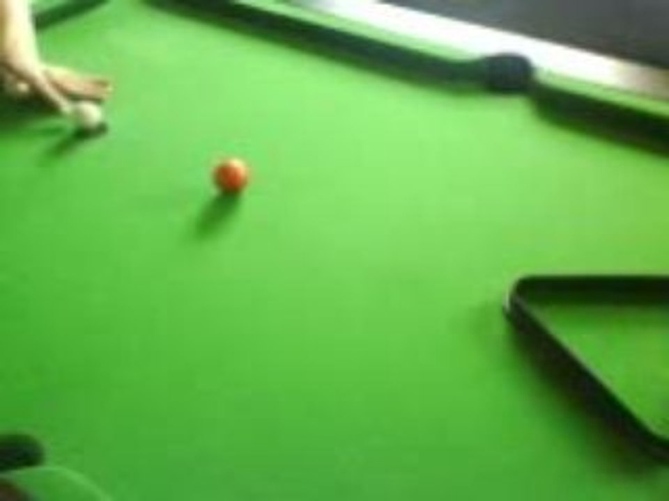 Geco au billard - massée artistique dans le trou