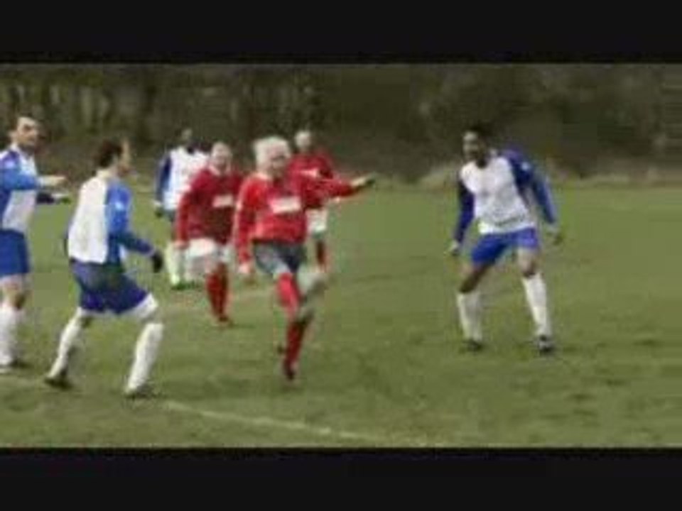 Régis joue au foot