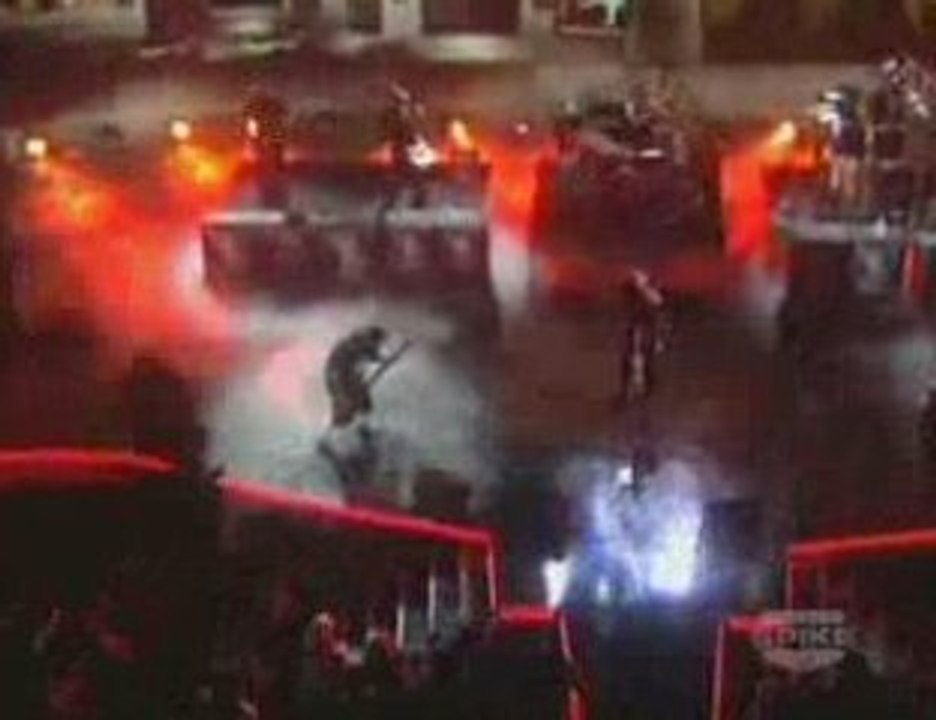 Korn - Coming Undone (Live At Scream Awards 2006)