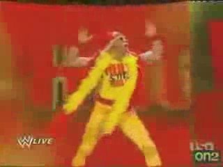 Charlie Haas imite Hulk Hogan