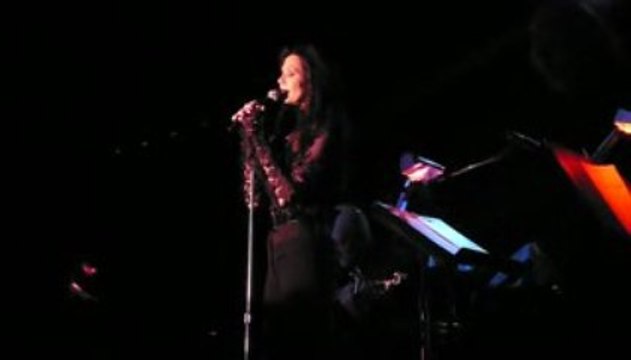 Lynda Carter sings 'Crazy' by Patsy Cline