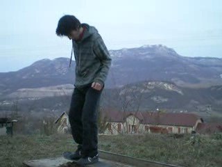 un ptit heelflip dans la campagne